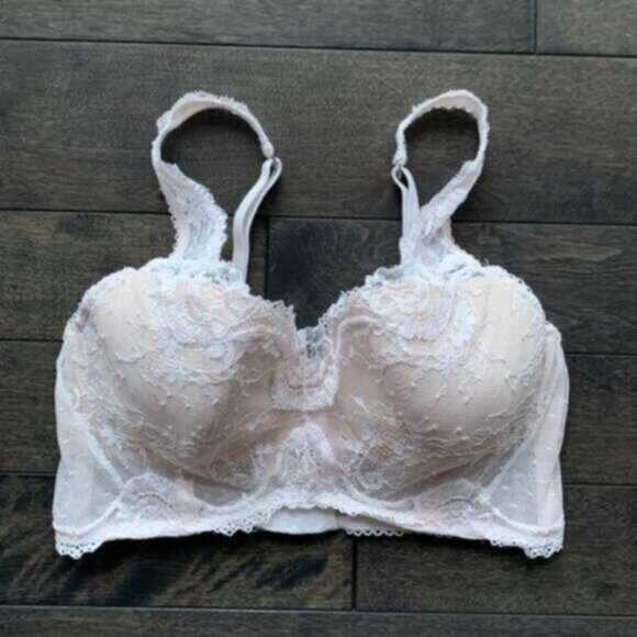 Victoria's Secret Lace Bra - NEW - Picture 1 of 2